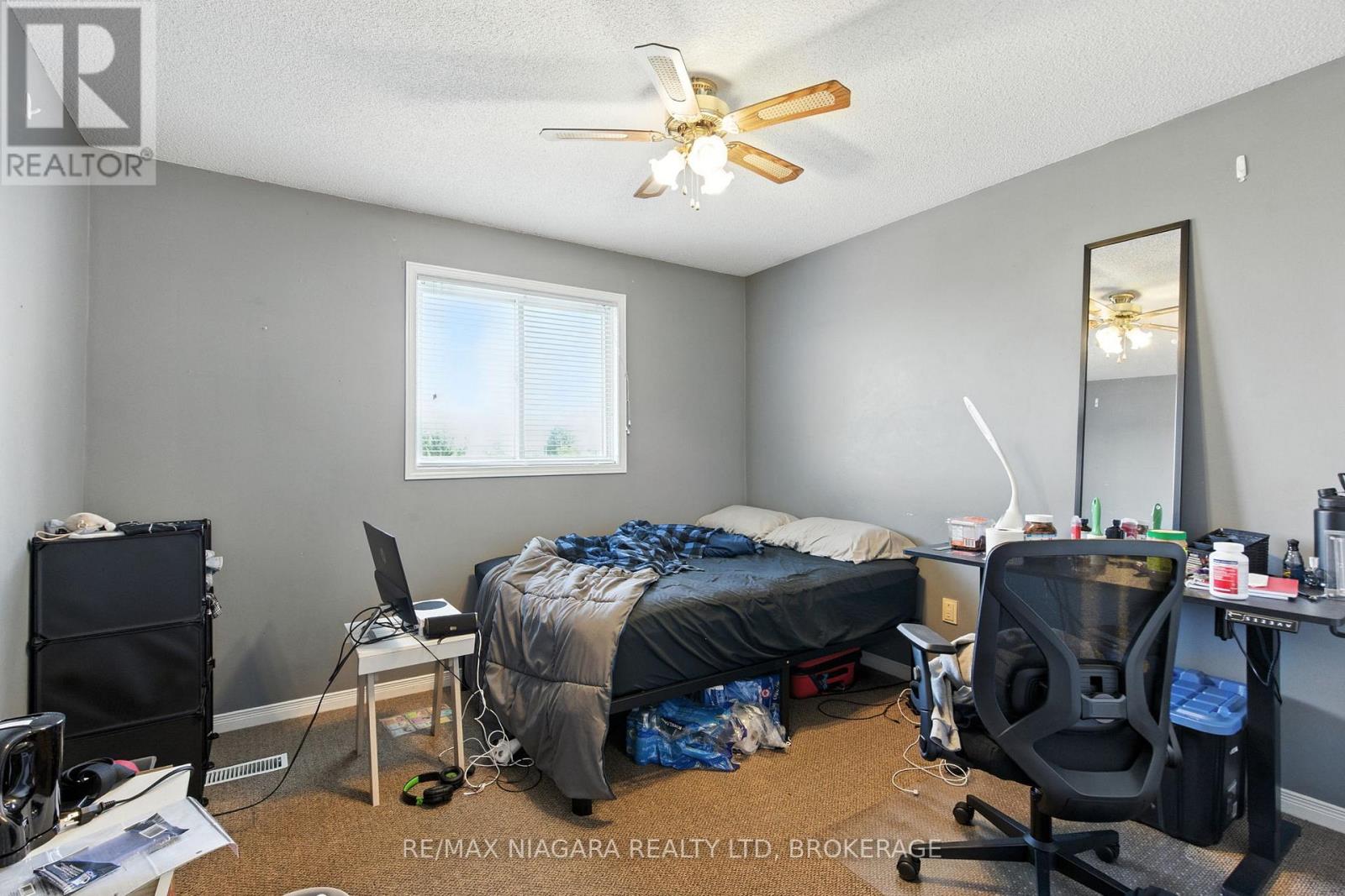 127 Devine Crescent, Thorold (Confederation Heights), Ontario  L2V 5A5 - Photo 32 - X12425561