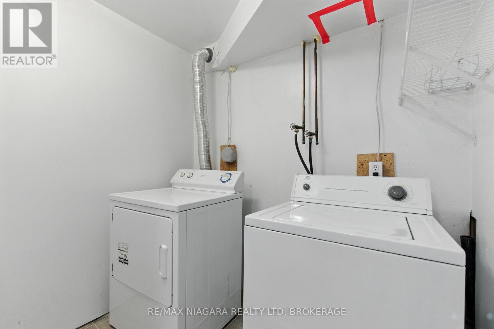 127 Devine Crescent, Thorold (Confederation Heights), Ontario  L2V 5A5 - Photo 34 - X12425561
