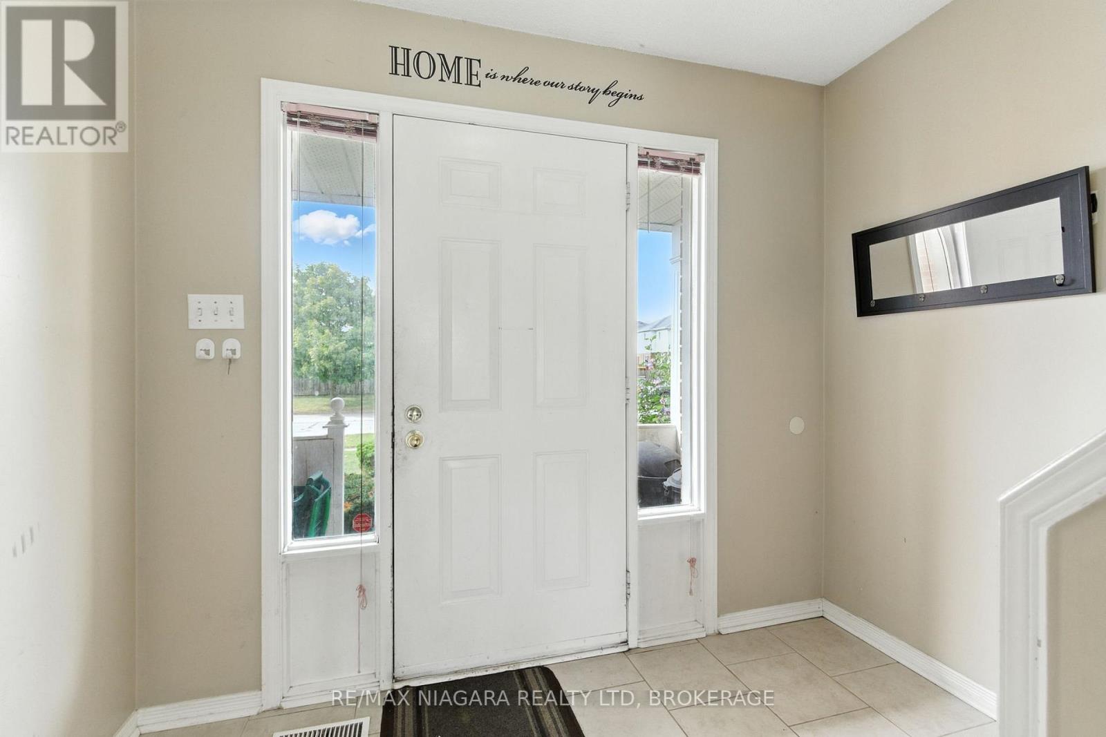 127 Devine Crescent, Thorold (Confederation Heights), Ontario  L2V 5A5 - Photo 5 - X12425561