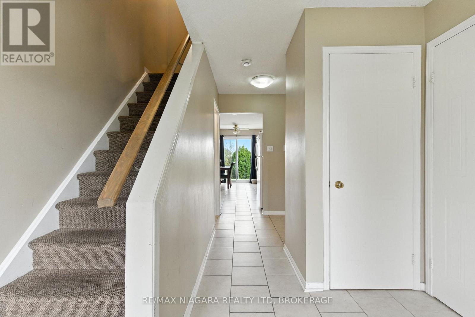127 Devine Crescent, Thorold (Confederation Heights), Ontario  L2V 5A5 - Photo 6 - X12425561