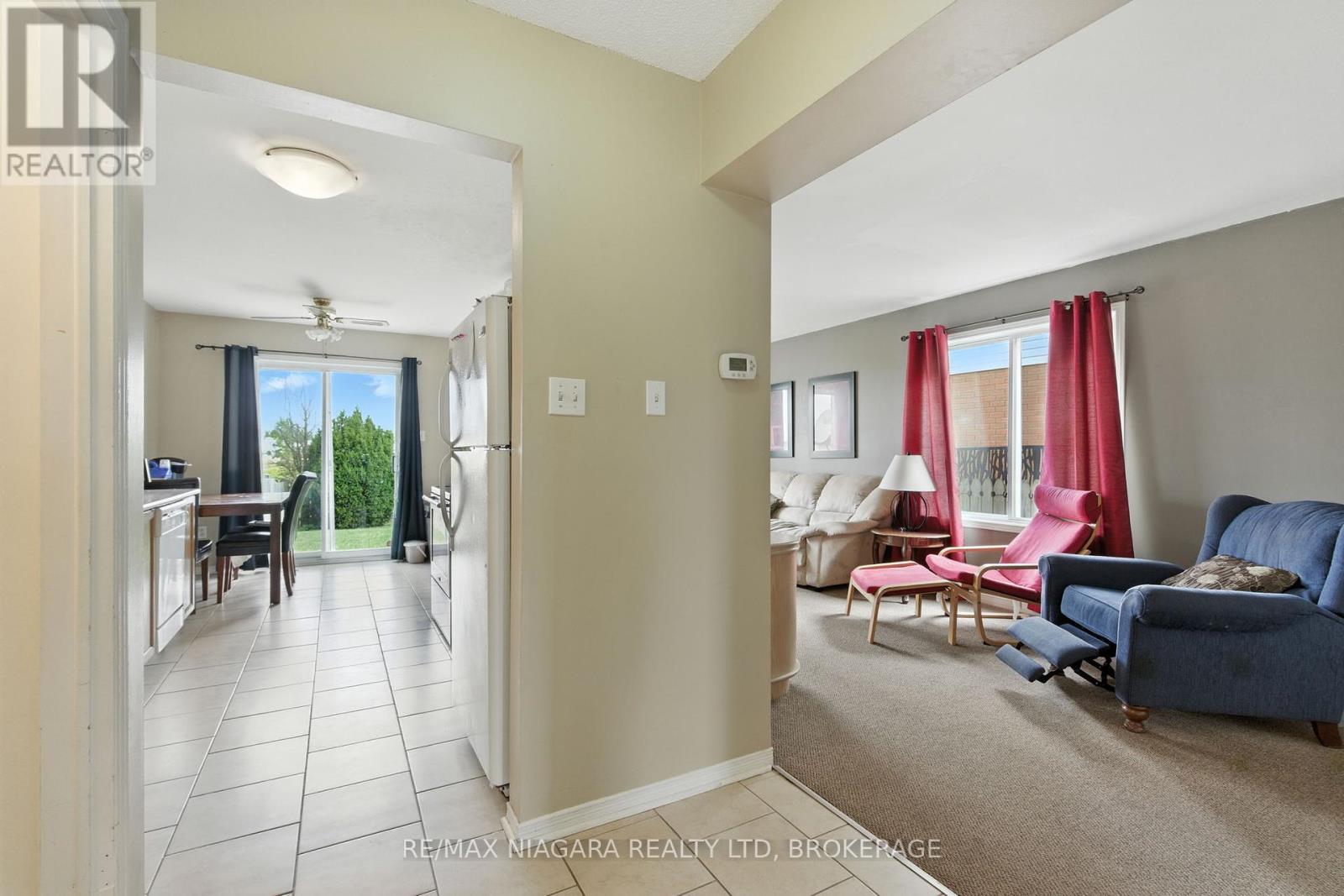 127 Devine Crescent, Thorold (Confederation Heights), Ontario  L2V 5A5 - Photo 9 - X12425561