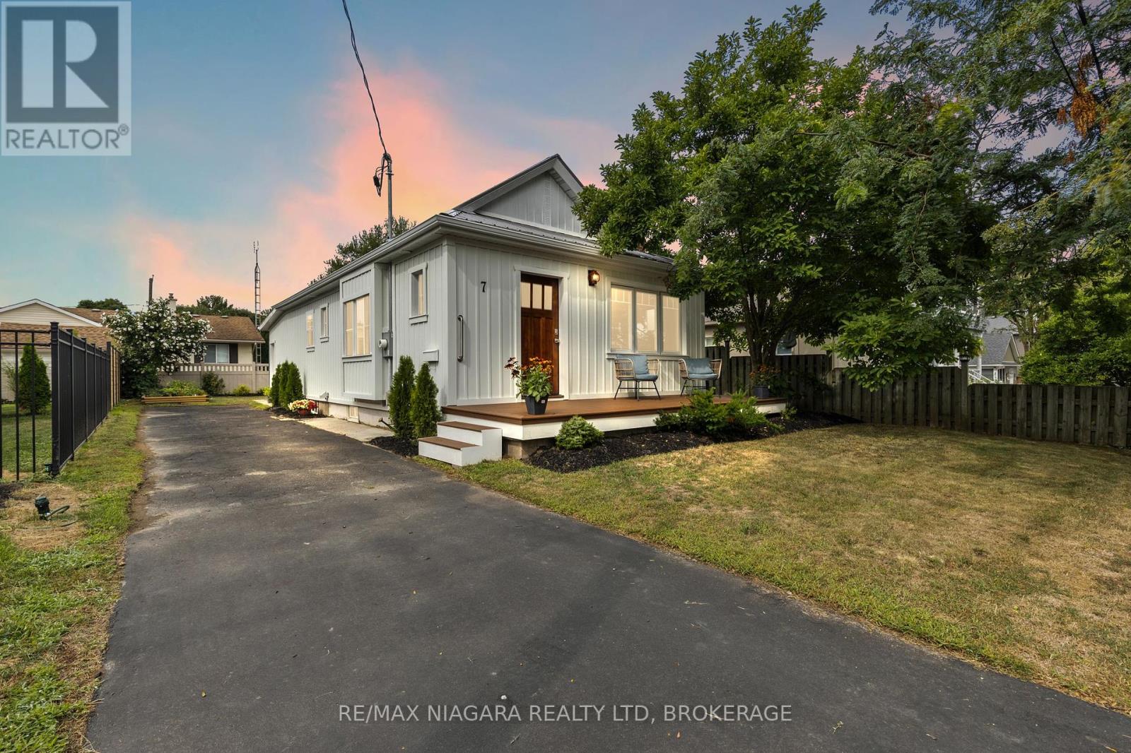 7 SHELLEY AVENUE, st. catharines (port dalhousie), Ontario