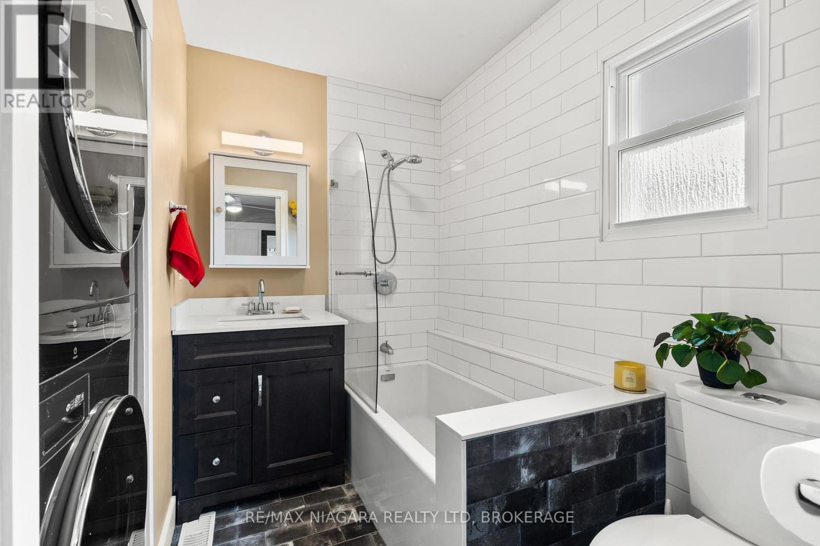 7 Shelley Avenue, St. Catharines (Port Dalhousie), Ontario  L2N 5L4 - Photo 18 - X12425612