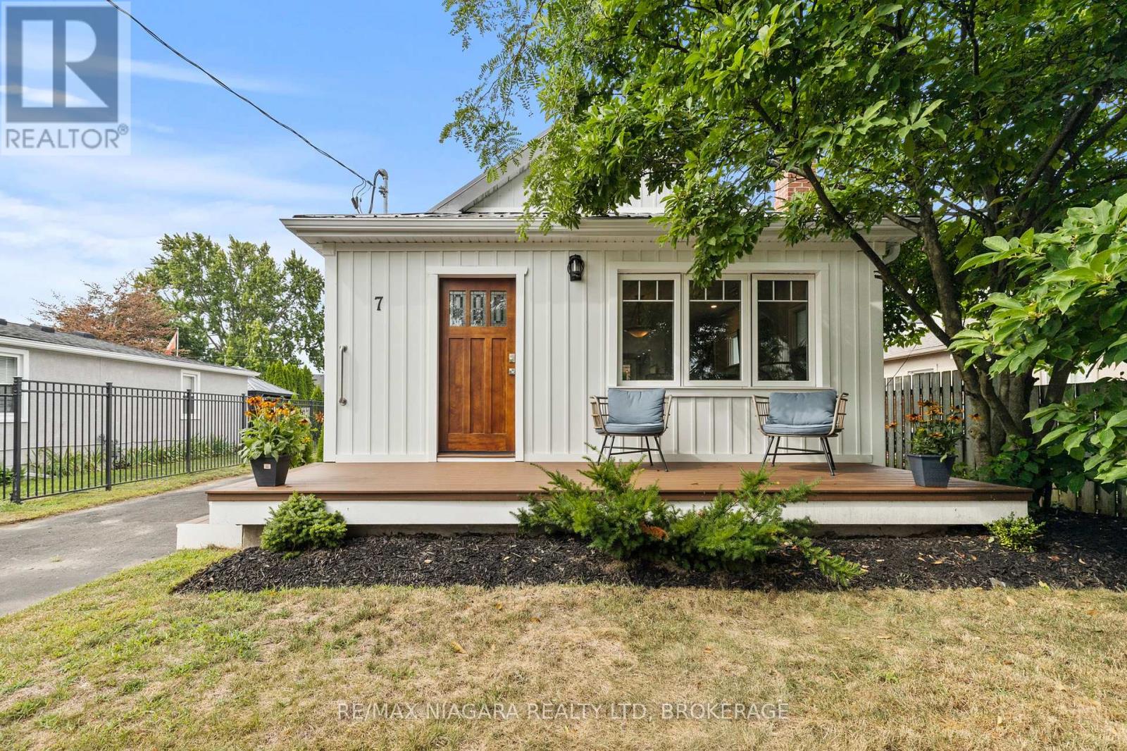 7 Shelley Avenue, St. Catharines (Port Dalhousie), Ontario  L2N 5L4 - Photo 2 - X12425612