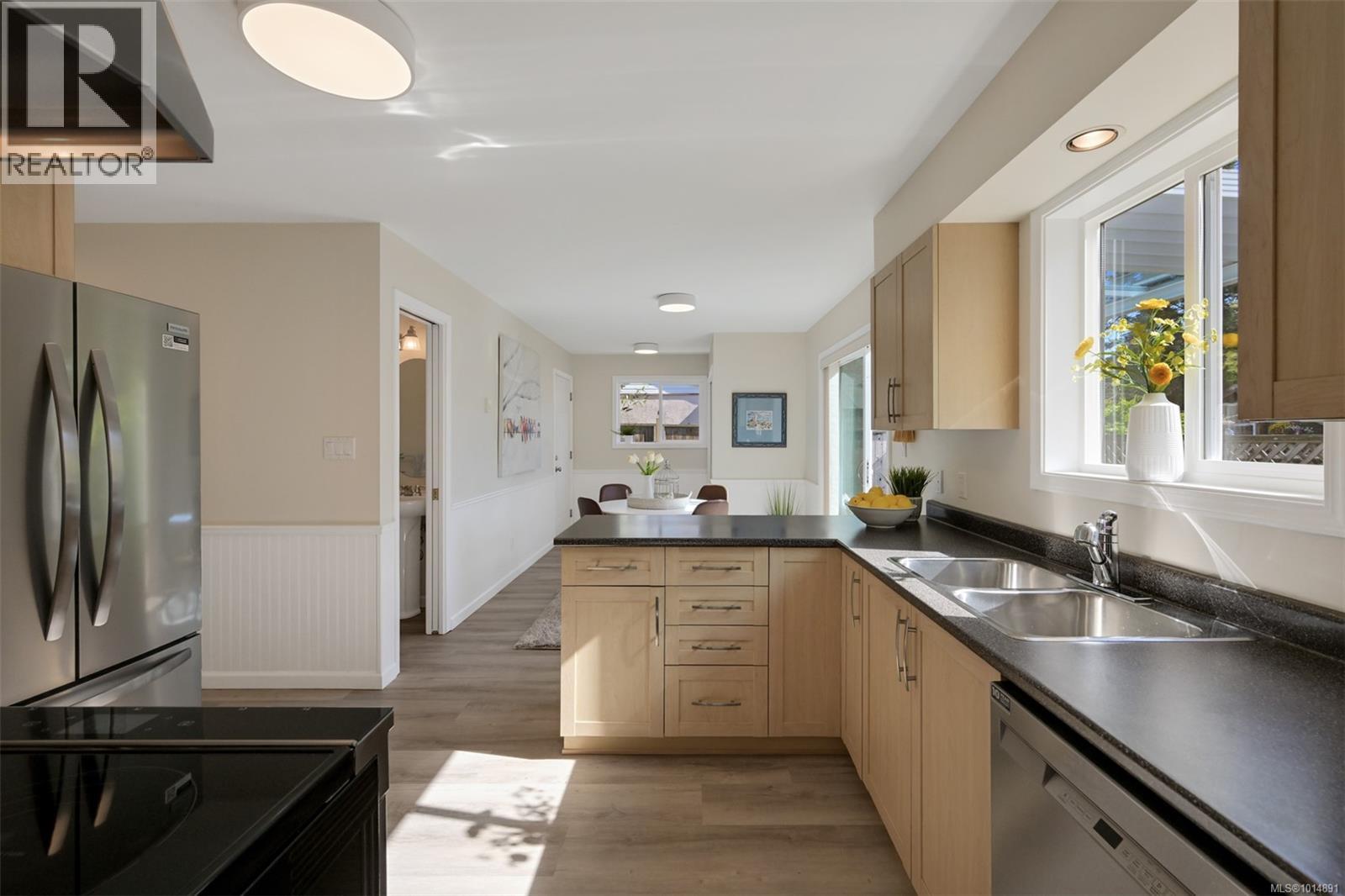 9661 Seventh St, Sidney, British Columbia  V8L 2V6 - Photo 10 - 1014891