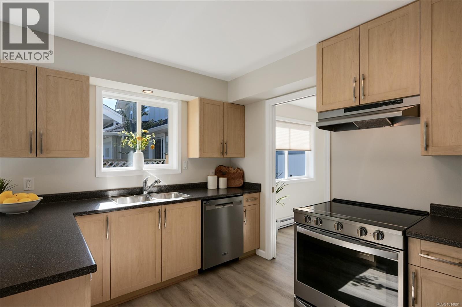 9661 Seventh St, Sidney, British Columbia  V8L 2V6 - Photo 11 - 1014891
