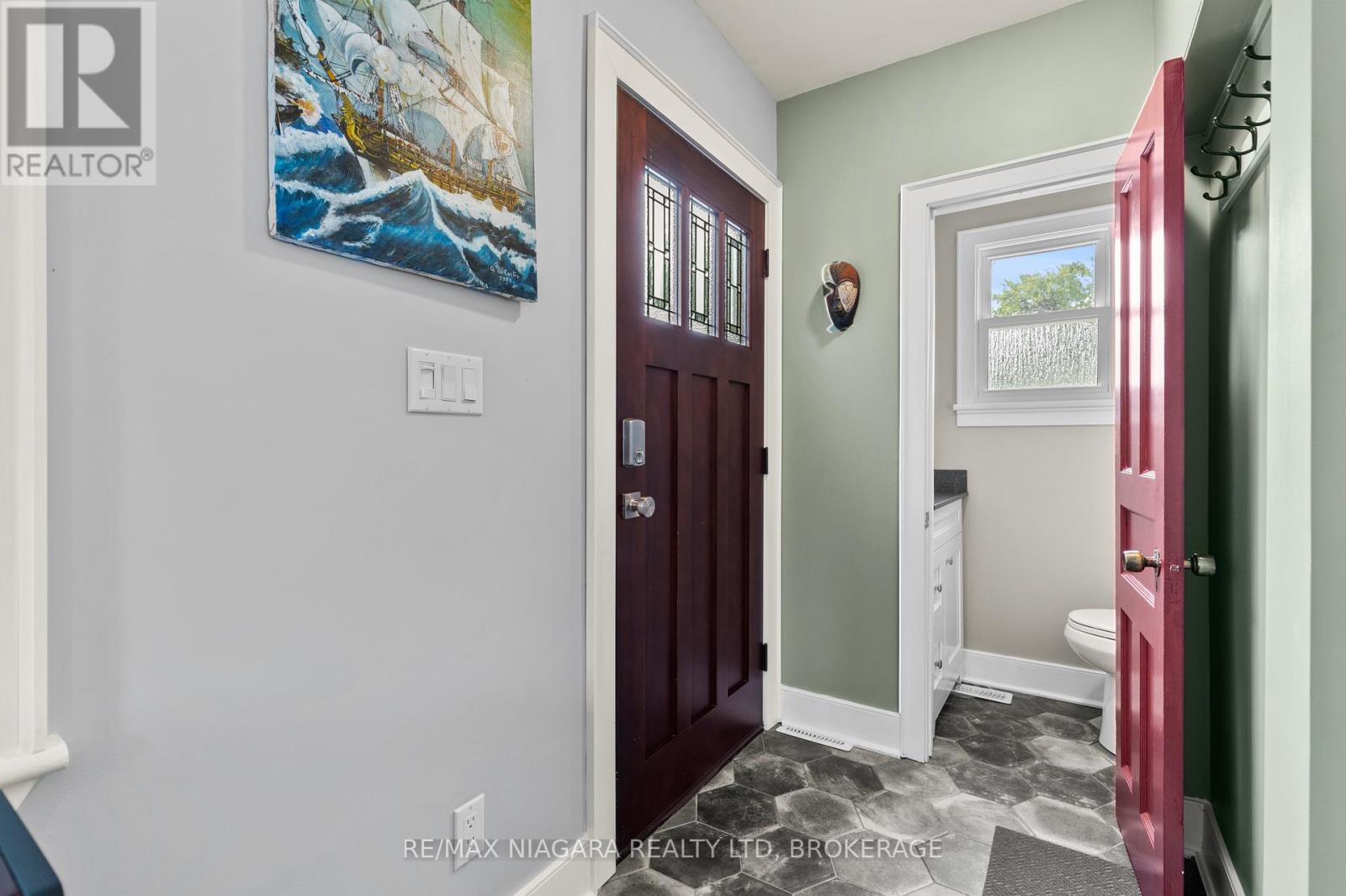 7 Shelley Avenue, St. Catharines (Port Dalhousie), Ontario  L2N 5L4 - Photo 4 - X12425612