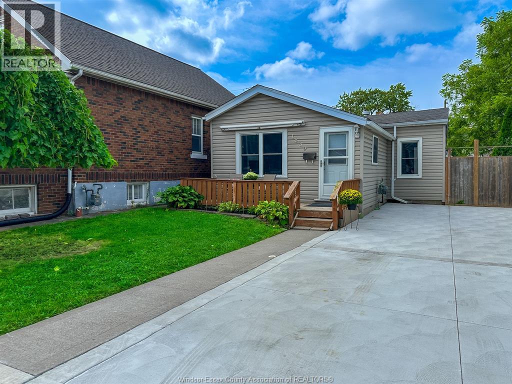 1639 St Luke, Windsor, Ontario  N8Y 3N4 - Photo 2 - 25024400