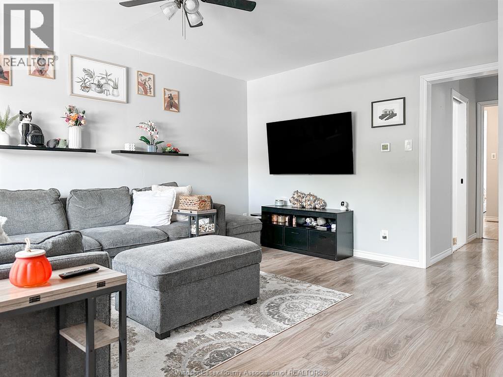 1639 St Luke, Windsor, Ontario  N8Y 3N4 - Photo 3 - 25024400