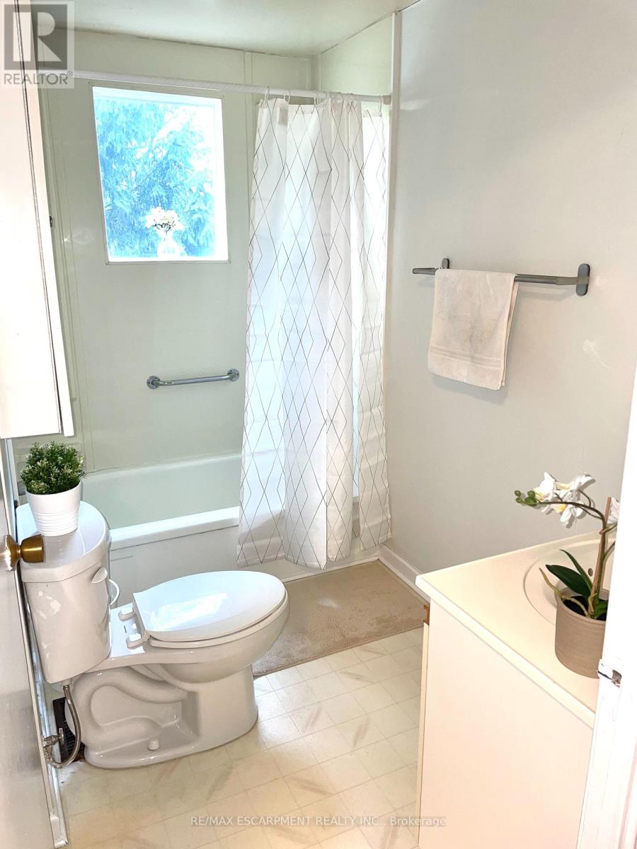1494 Haig Boulevard, Mississauga, Ontario  L5E 2N3 - Photo 28 - W12415769