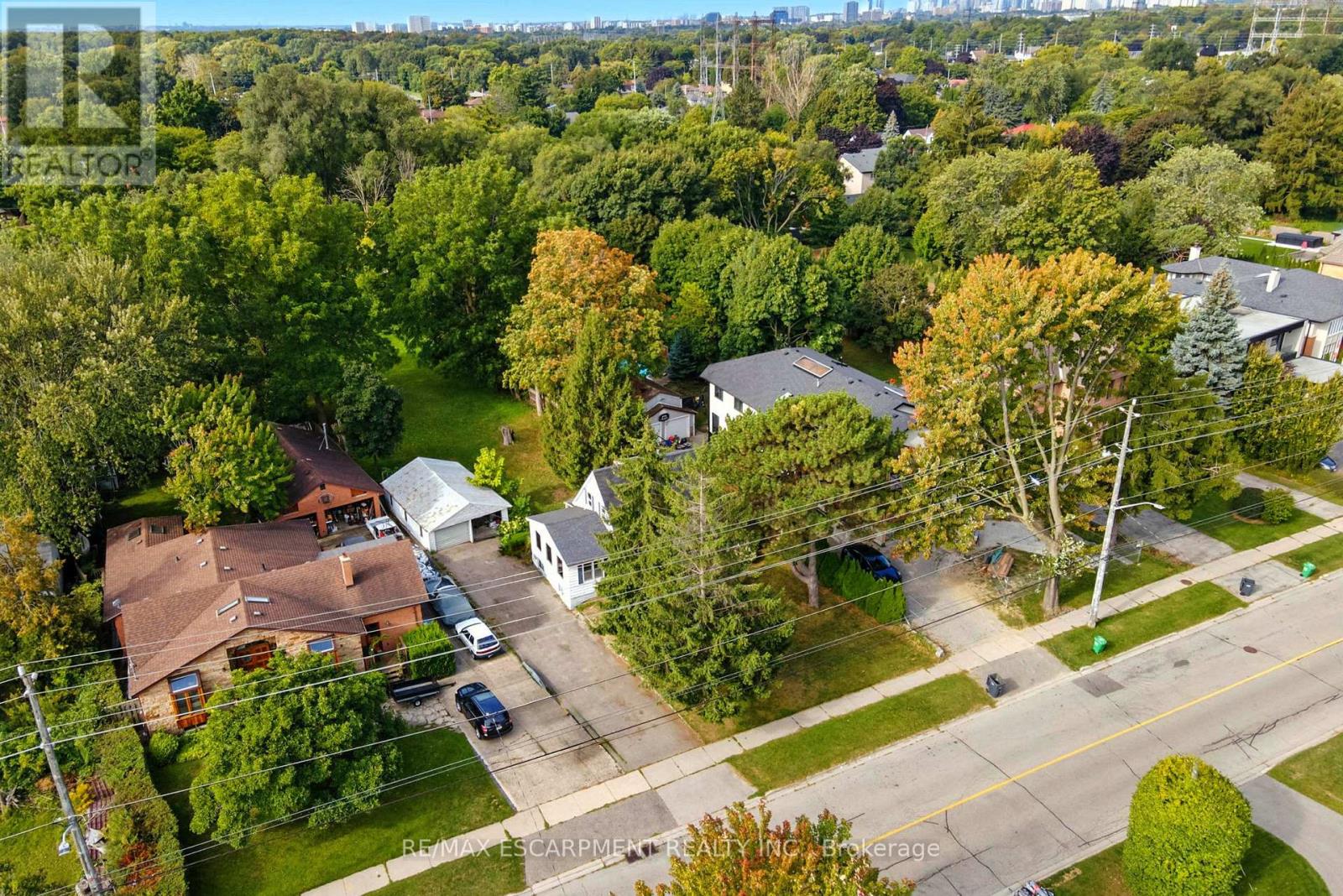 1494 Haig Boulevard, Mississauga, Ontario  L5E 2N3 - Photo 2 - W12415769