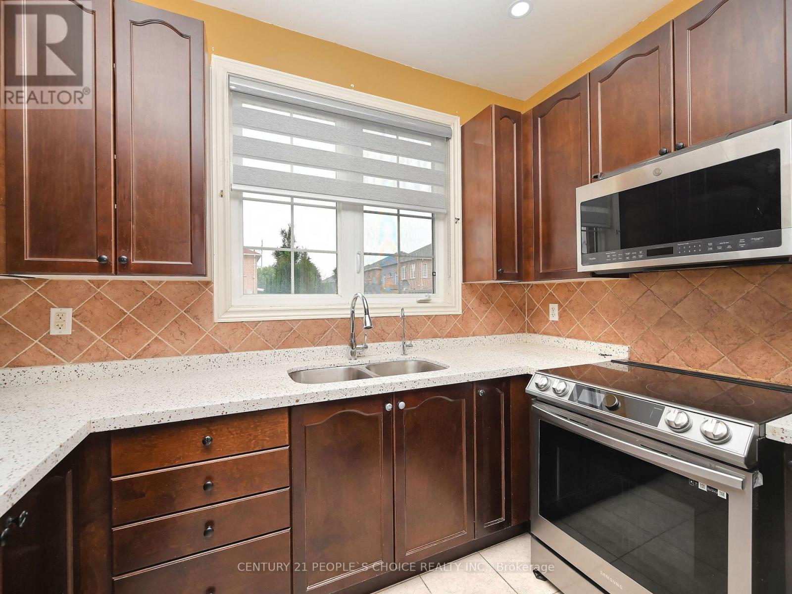 502 Van Kirk Drive, Brampton, Ontario  L7A 0L6 - Photo 12 - W12401999