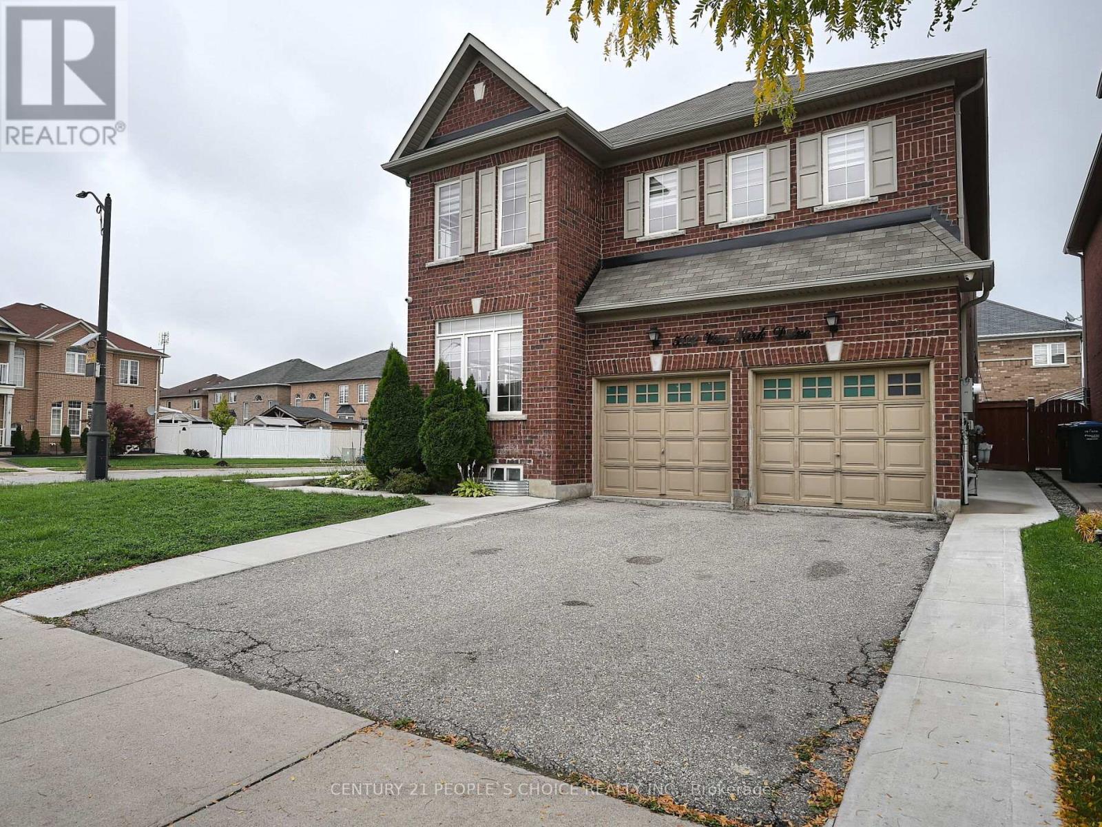 502 Van Kirk Drive, Brampton, Ontario  L7A 0L6 - Photo 4 - W12401999
