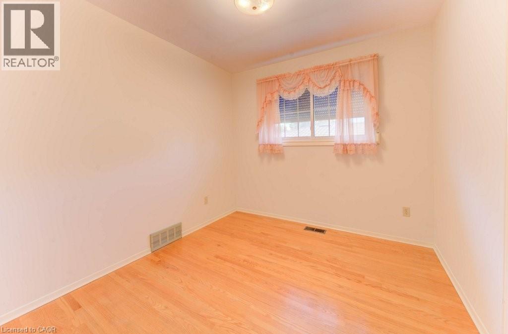 12 Old York Crescent, Kitchener, Ontario  N2B 3G3 - Photo 19 - 40767490