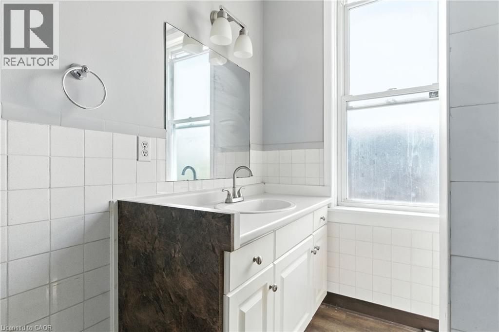 229 Main Street W, Port Colborne, Ontario  L3K 3V7 - Photo 14 - 40772408