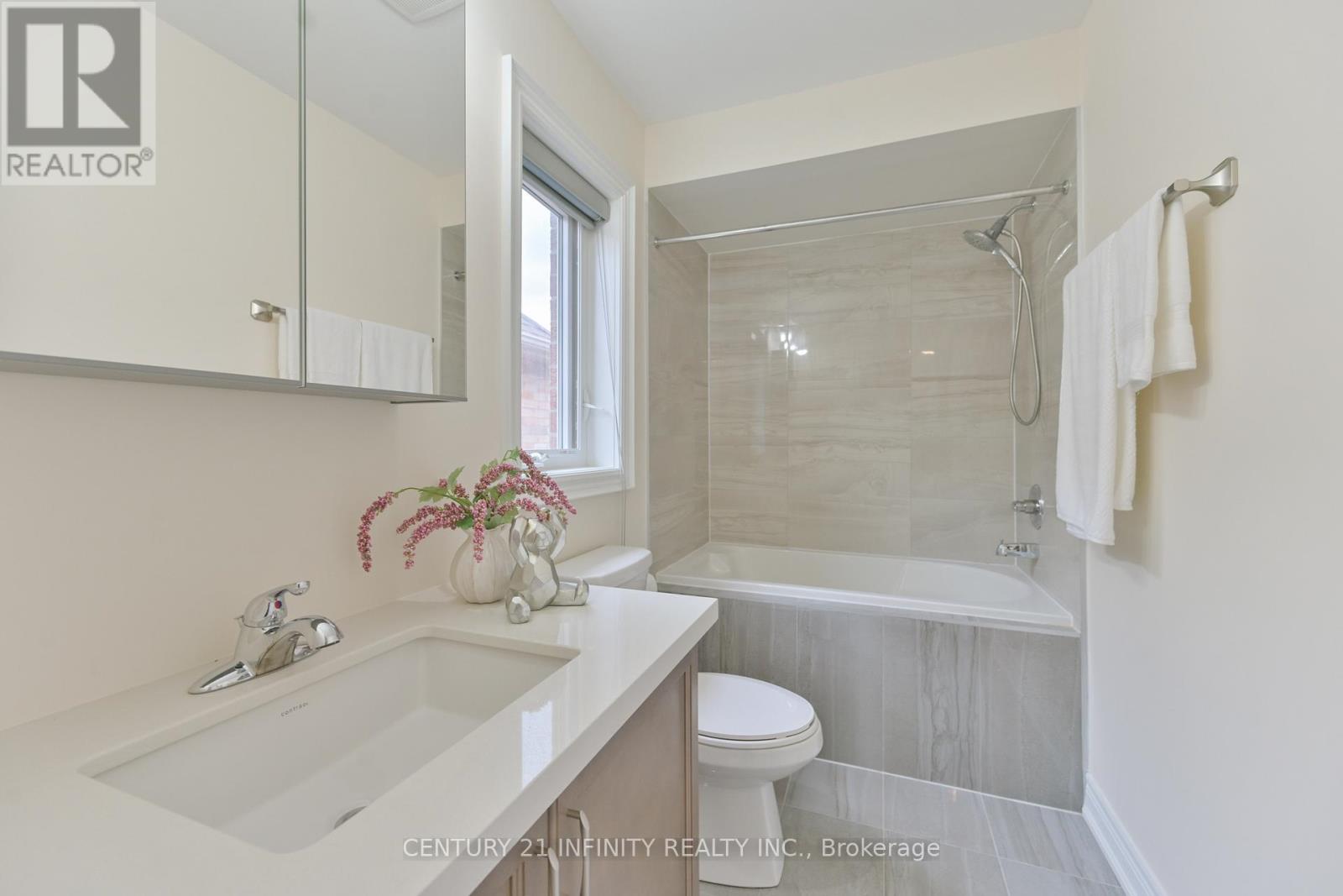 34 Watershed Gate, East Gwillimbury, Ontario  L9N 0Y6 - Photo 32 - N12425668