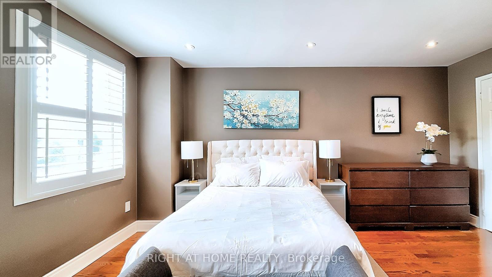 50 Tamarack Circle, Toronto, Ontario  M9P 3T9 - Photo 20 - W12403086