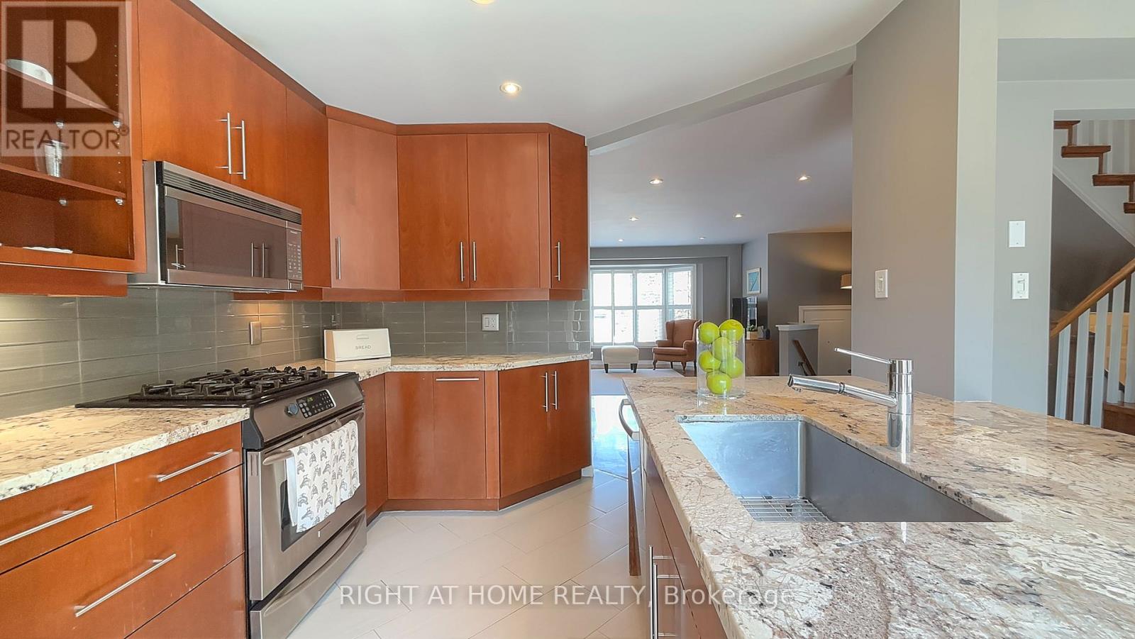 50 Tamarack Circle, Toronto, Ontario  M9P 3T9 - Photo 5 - W12403086