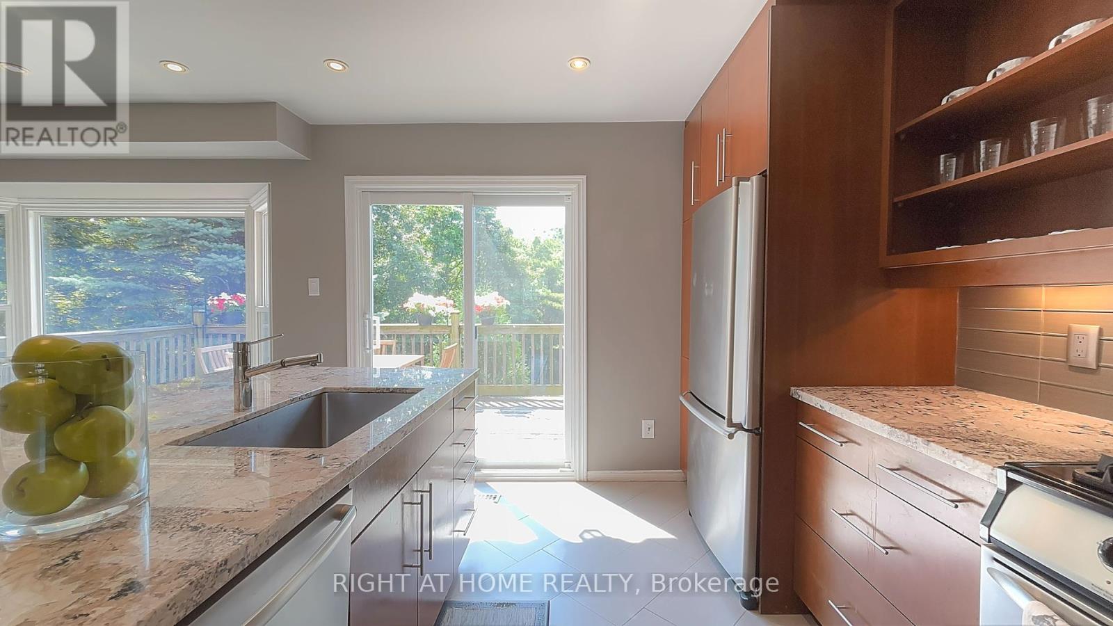50 Tamarack Circle, Toronto, Ontario  M9P 3T9 - Photo 6 - W12403086