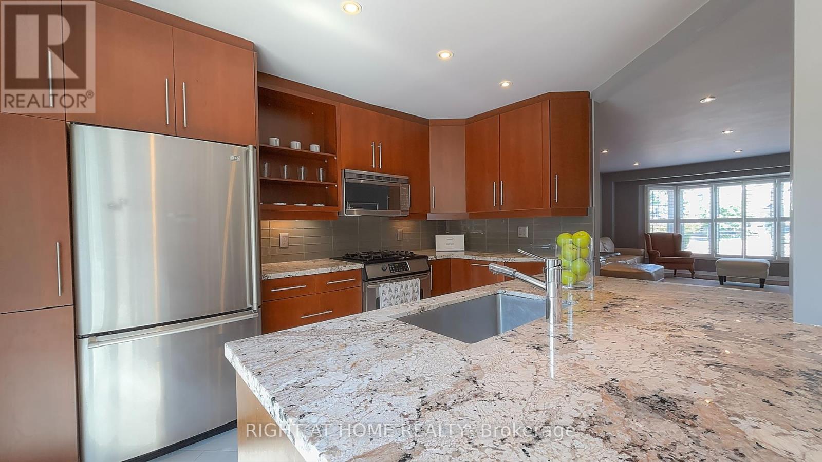 50 Tamarack Circle, Toronto, Ontario  M9P 3T9 - Photo 7 - W12403086