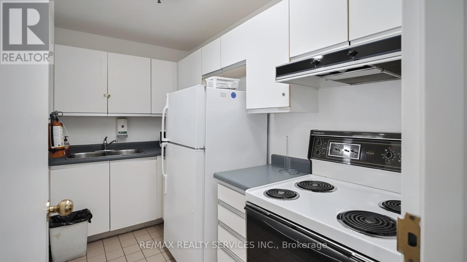 909 - 330 Mill Street S, Brampton, Ontario  L6Y 3V3 - Photo 40 - W12424263
