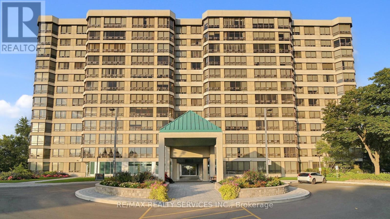909 - 330 Mill Street S, Brampton, Ontario  L6Y 3V3 - Photo 2 - W12424263
