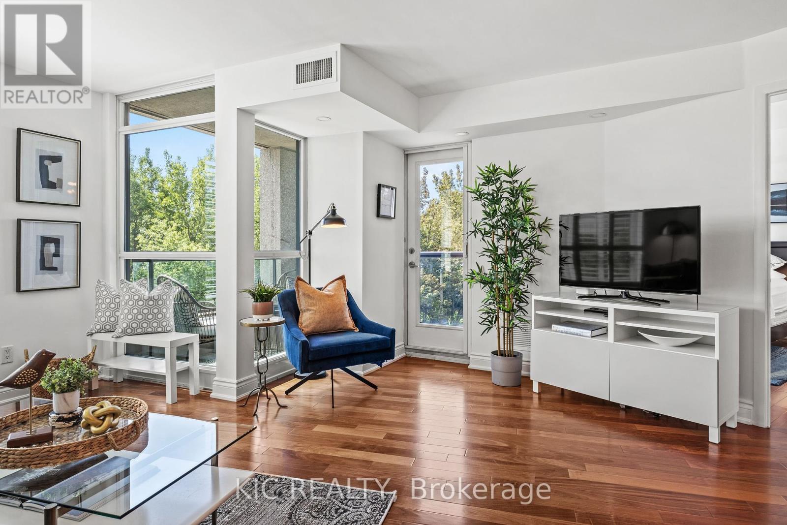 409 - 219 Fort York Boulevard, Toronto, Ontario  M5V 1B1 - Photo 8 - C12425550