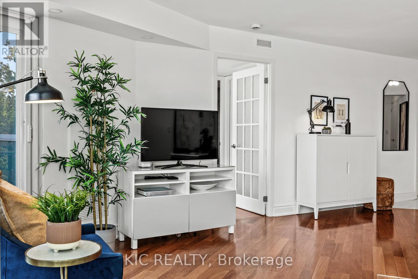 409 - 219 Fort York Boulevard, Toronto, Ontario  M5V 1B1 - Photo 9 - C12425550