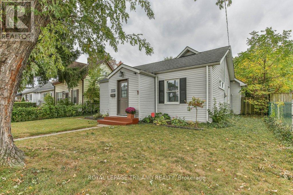 207 East Street, London East, Ontario  N5Z 2S1 - Photo 2 - X12425785