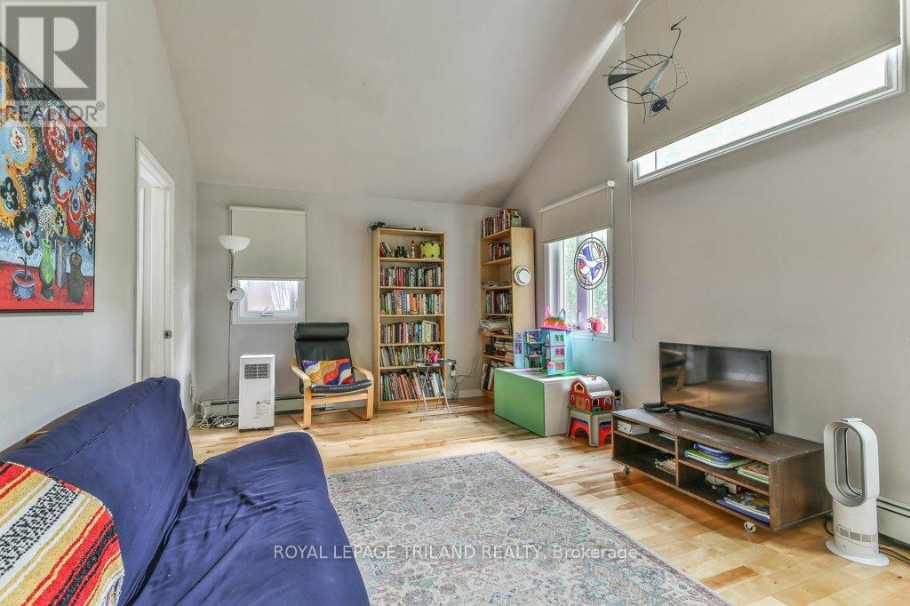 207 East Street, London East, Ontario  N5Z 2S1 - Photo 24 - X12425785