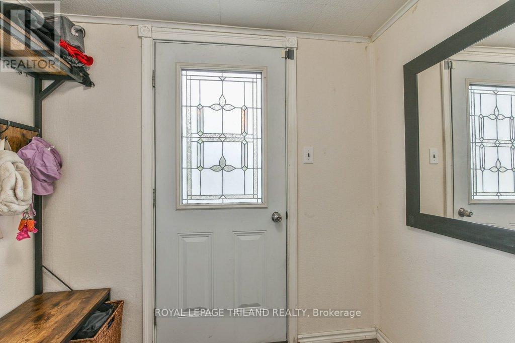 207 East Street, London East, Ontario  N5Z 2S1 - Photo 4 - X12425785