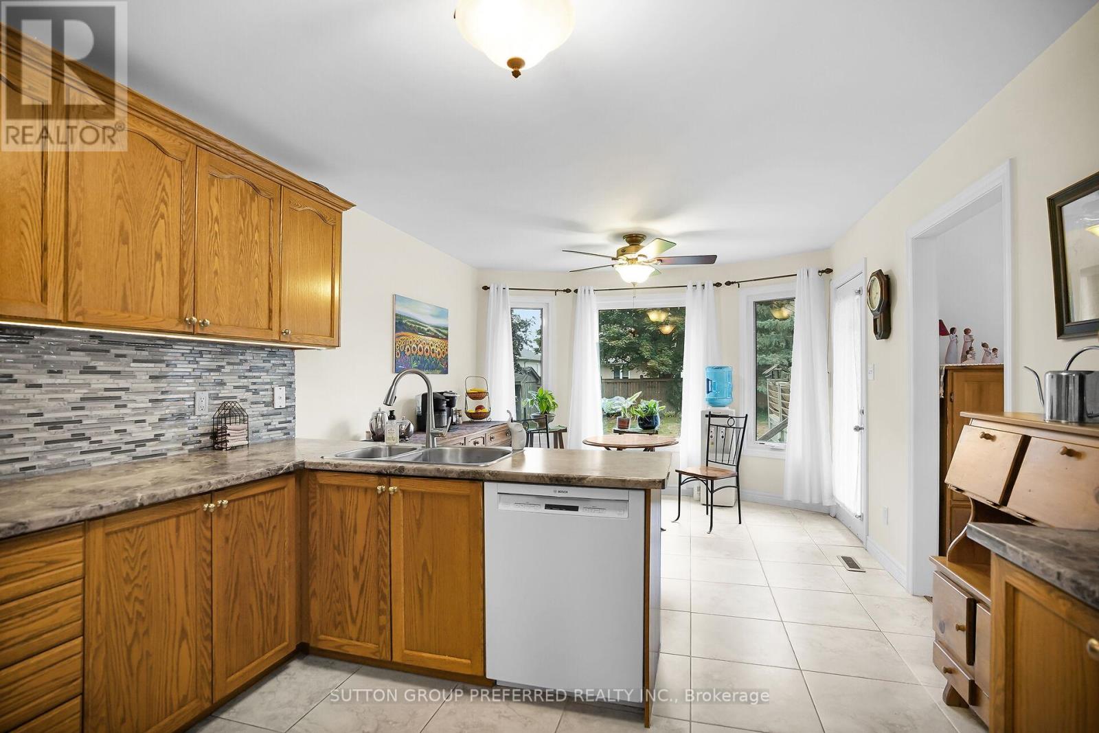 250 Kettle Creek Drive, Central Elgin, Ontario  N0L 1B0 - Photo 12 - X12425792