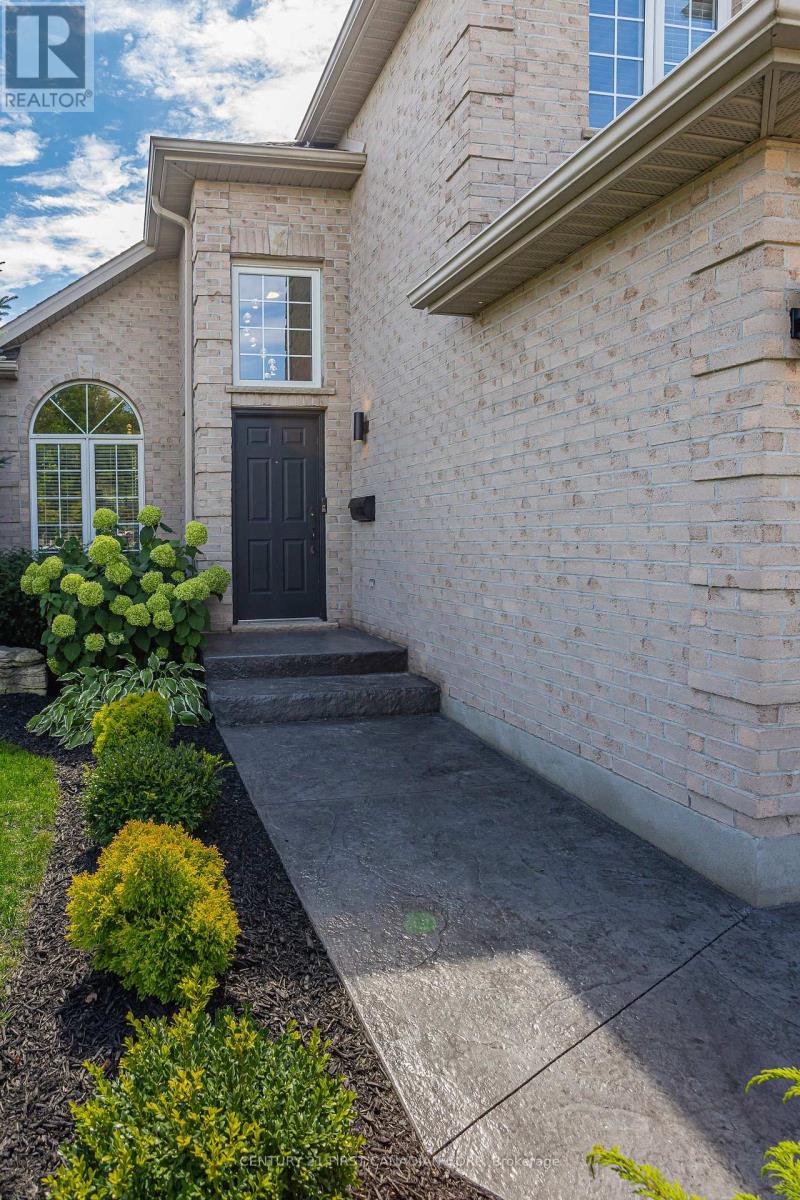 1075 Blackmaple Court, London East, Ontario  N5Y 5P9 - Photo 4 - X12425798