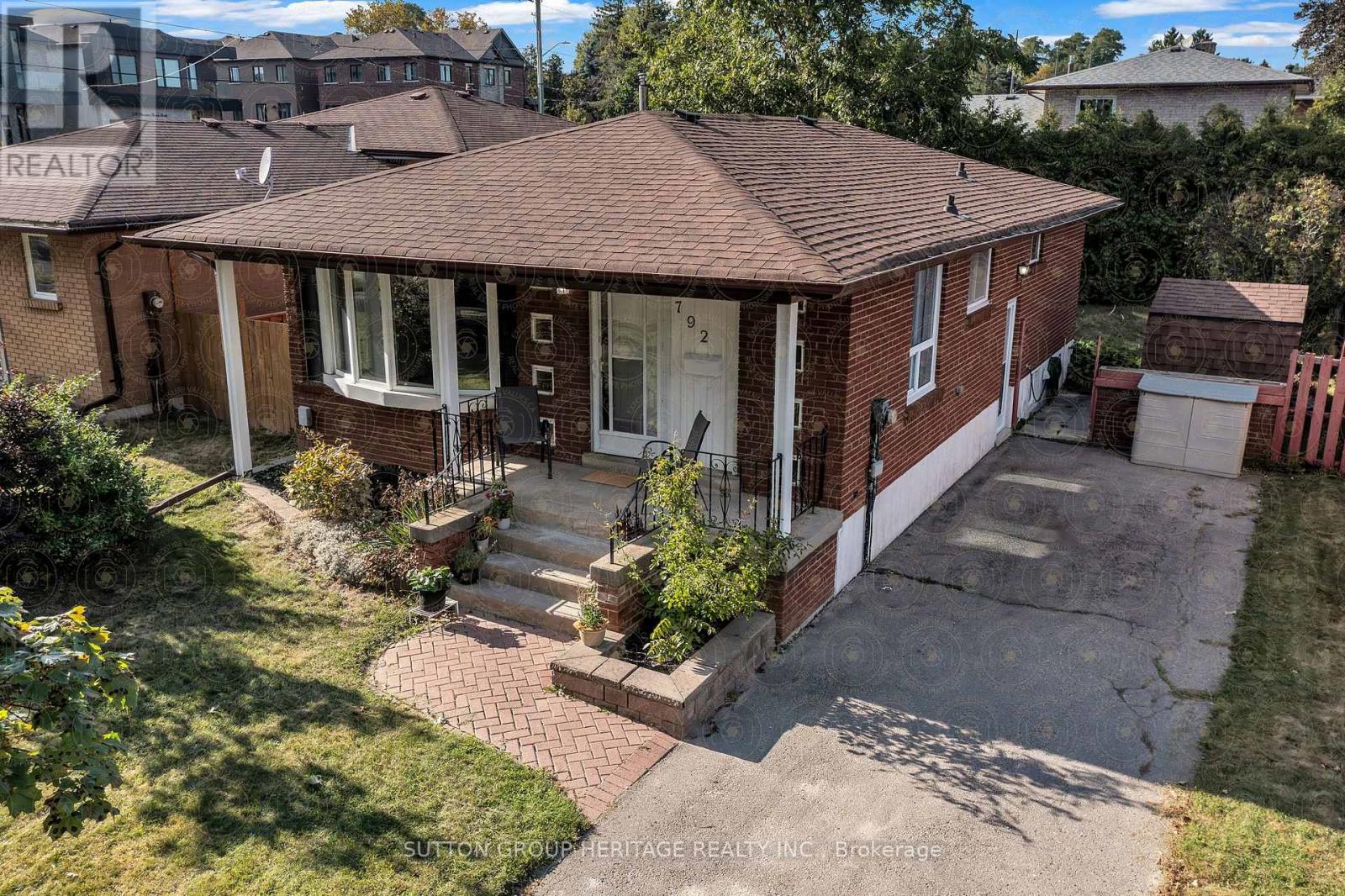 792 Tatra Drive, Oshawa, Ontario  L1J 6S7 - Photo 2 - E12425562