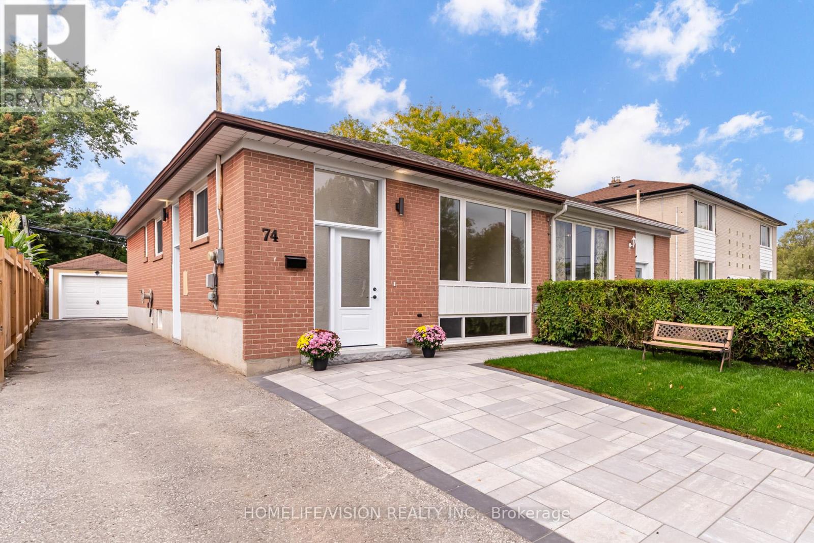 74 Cabot Street, Oshawa, Ontario  L1J 5R7 - Photo 1 - E12425579