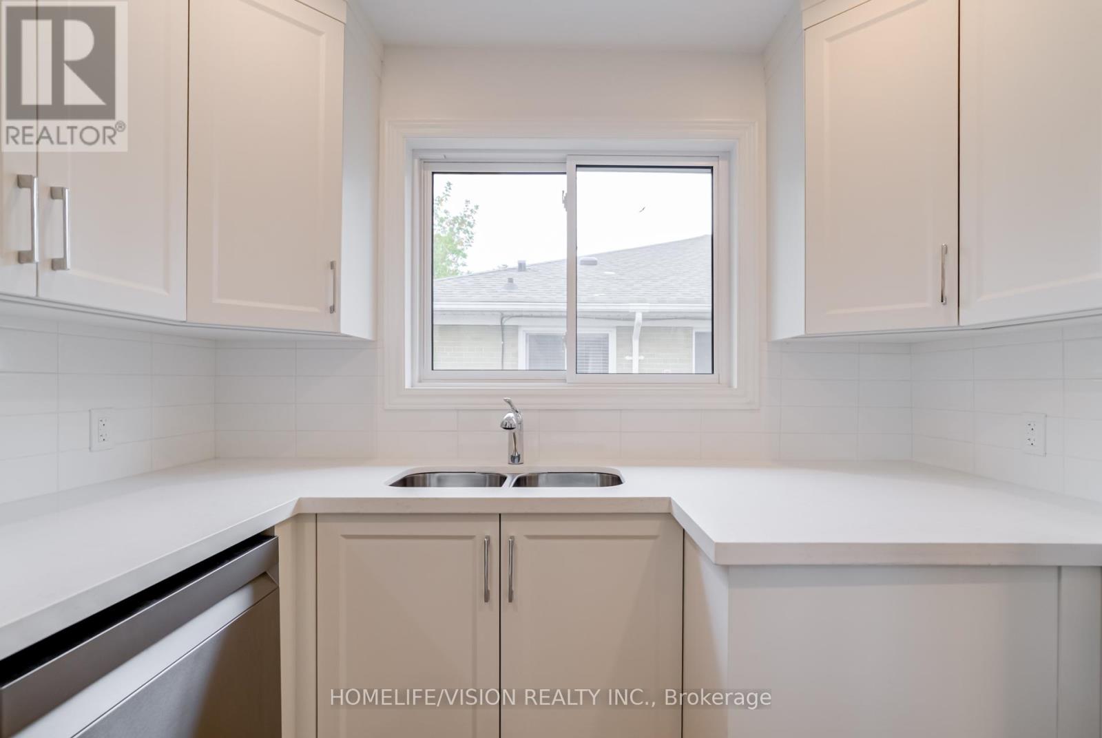 74 Cabot Street, Oshawa, Ontario  L1J 5R7 - Photo 11 - E12425579