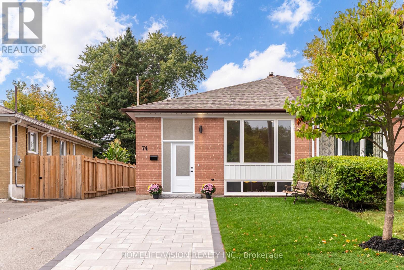 74 Cabot Street, Oshawa, Ontario  L1J 5R7 - Photo 2 - E12425579