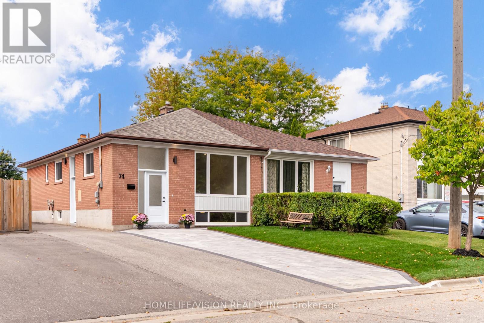 74 Cabot Street, Oshawa, Ontario  L1J 5R7 - Photo 3 - E12425579