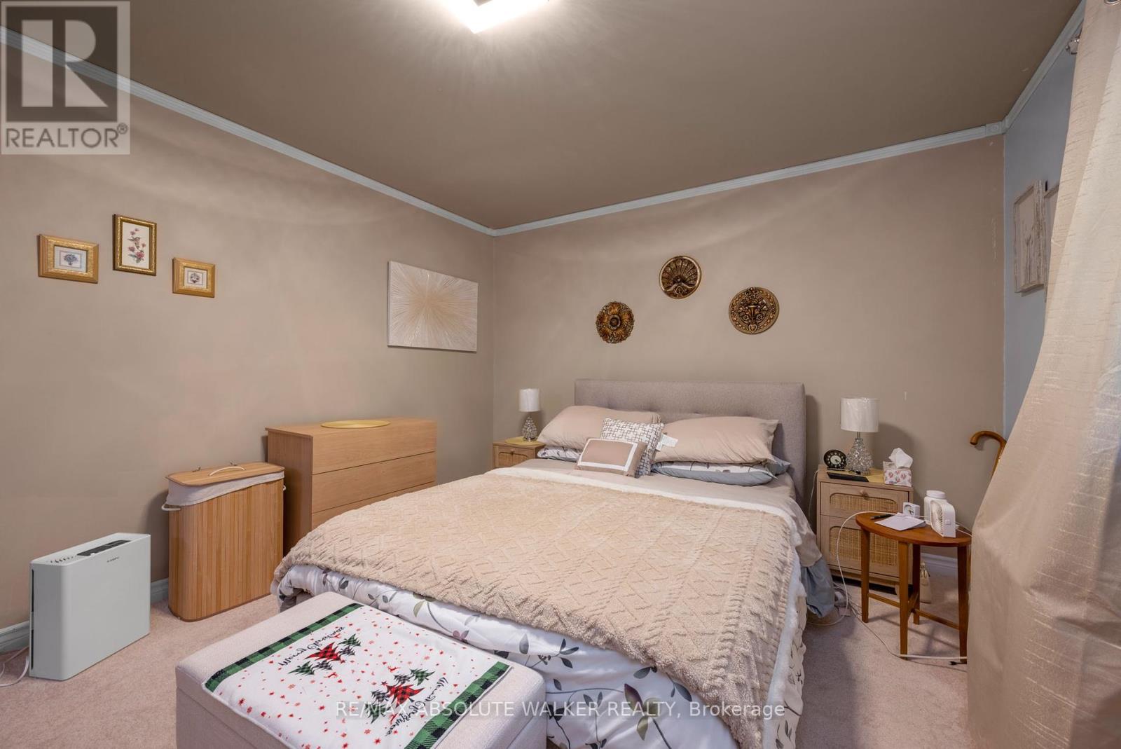 16 Beverly Street, Ottawa, Ontario  K2S 0S4 - Photo 14 - X12425665