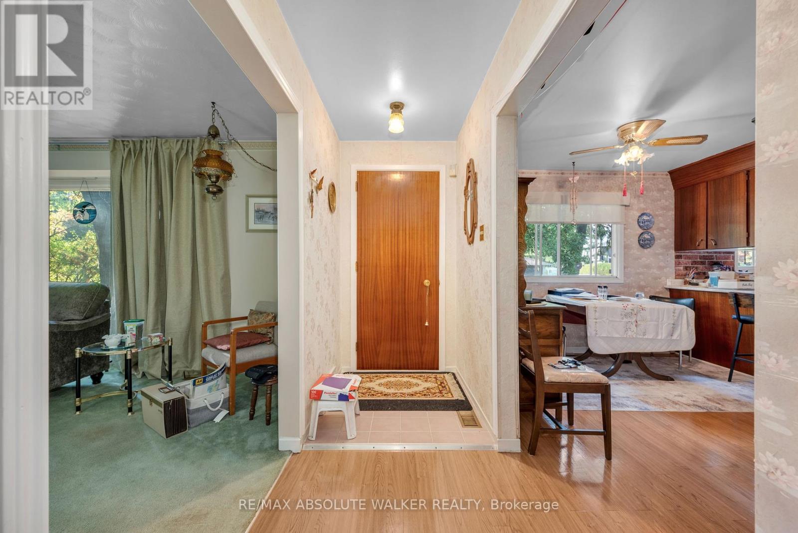16 Beverly Street, Ottawa, Ontario  K2S 0S4 - Photo 4 - X12425665