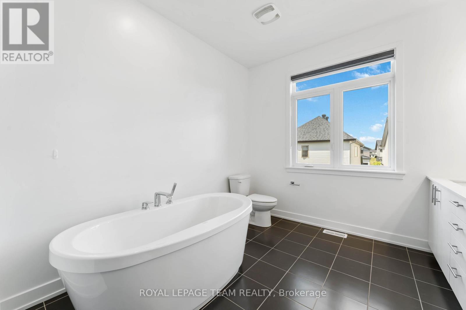 27 Peony Lane, Ottawa, Ontario  K4M 0M3 - Photo 25 - X12425680