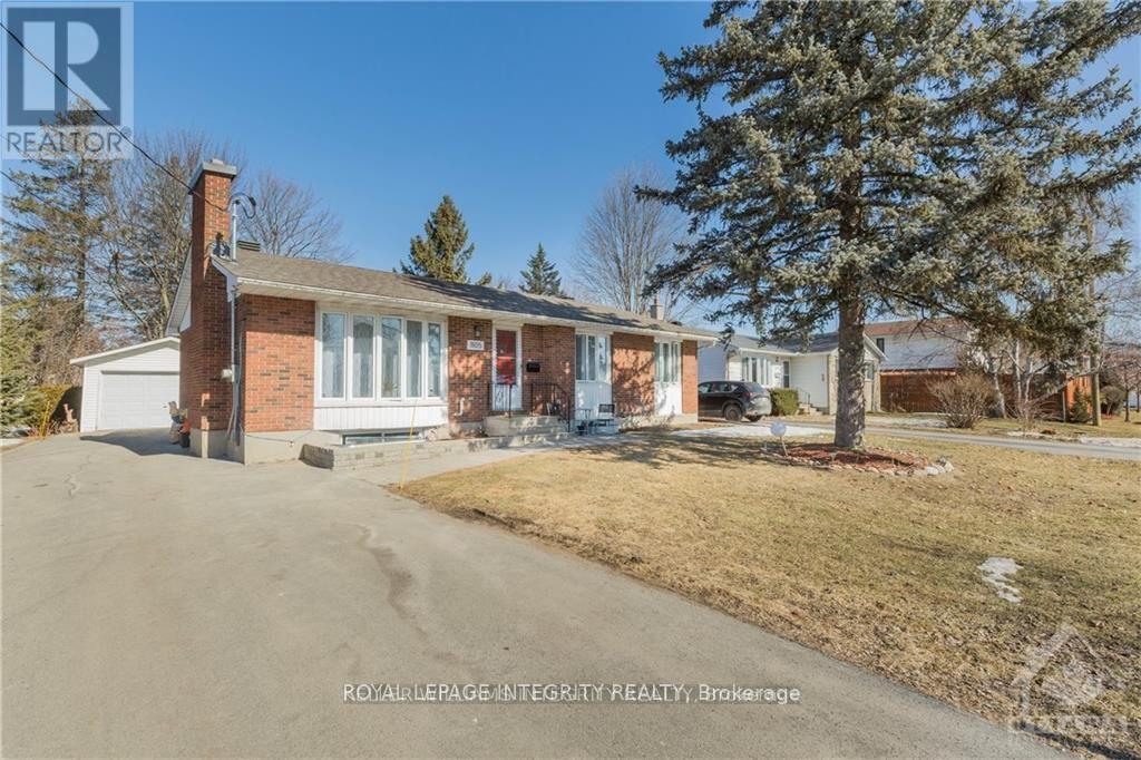 B - 1105 Falaise Road, Ottawa, Ontario  K2E 6R1 - Photo 2 - X12425772