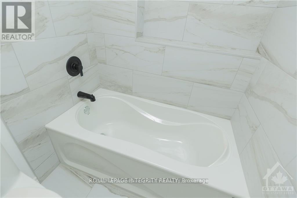 B - 1105 Falaise Road, Ottawa, Ontario  K2E 6R1 - Photo 22 - X12425772