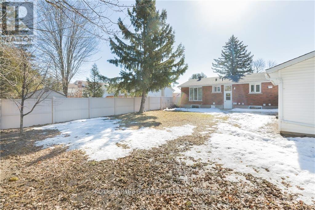 B - 1105 Falaise Road, Ottawa, Ontario  K2E 6R1 - Photo 24 - X12425772