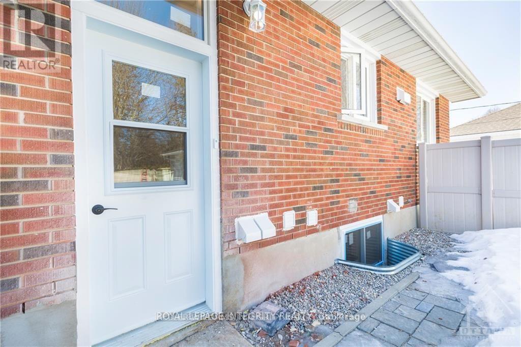 B - 1105 Falaise Road, Ottawa, Ontario  K2E 6R1 - Photo 5 - X12425772