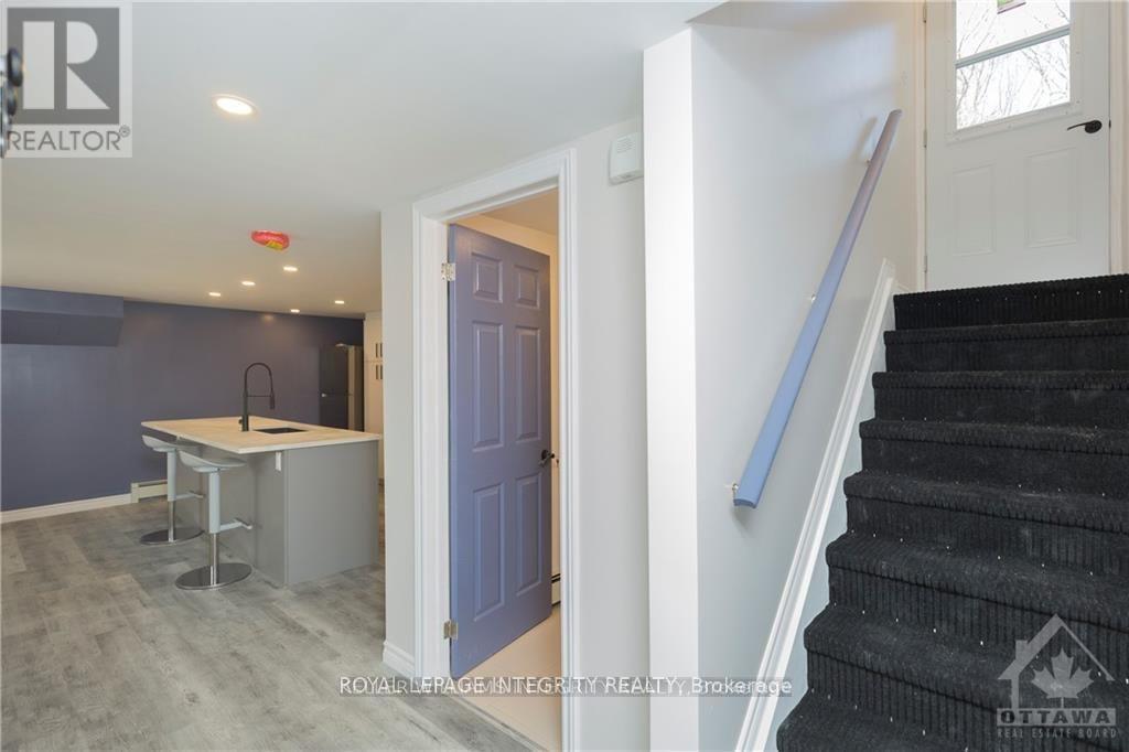 B - 1105 Falaise Road, Ottawa, Ontario  K2E 6R1 - Photo 6 - X12425772