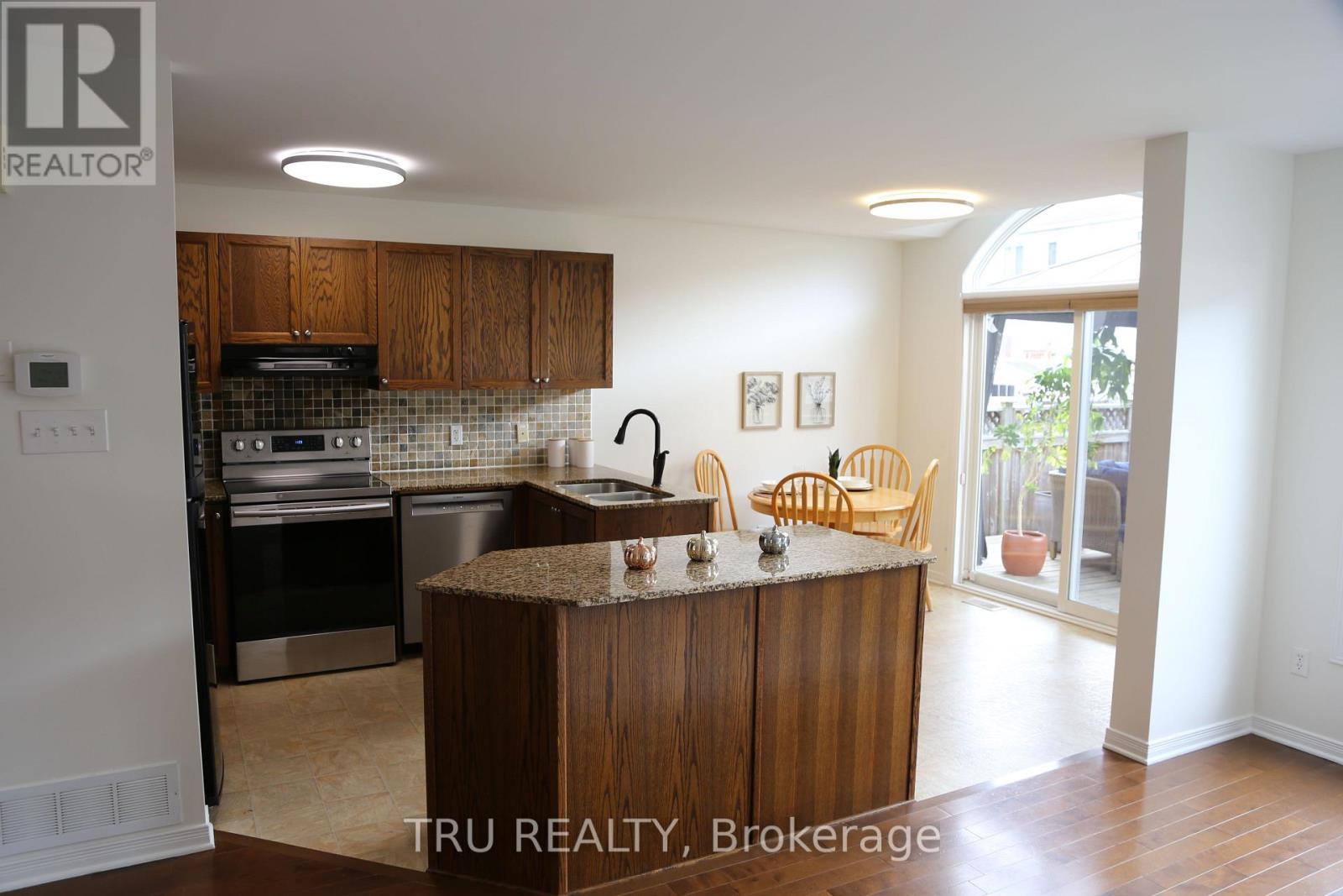217 Sorento Street, Ottawa, Ontario  K2J 0B6 - Photo 11 - X12425799