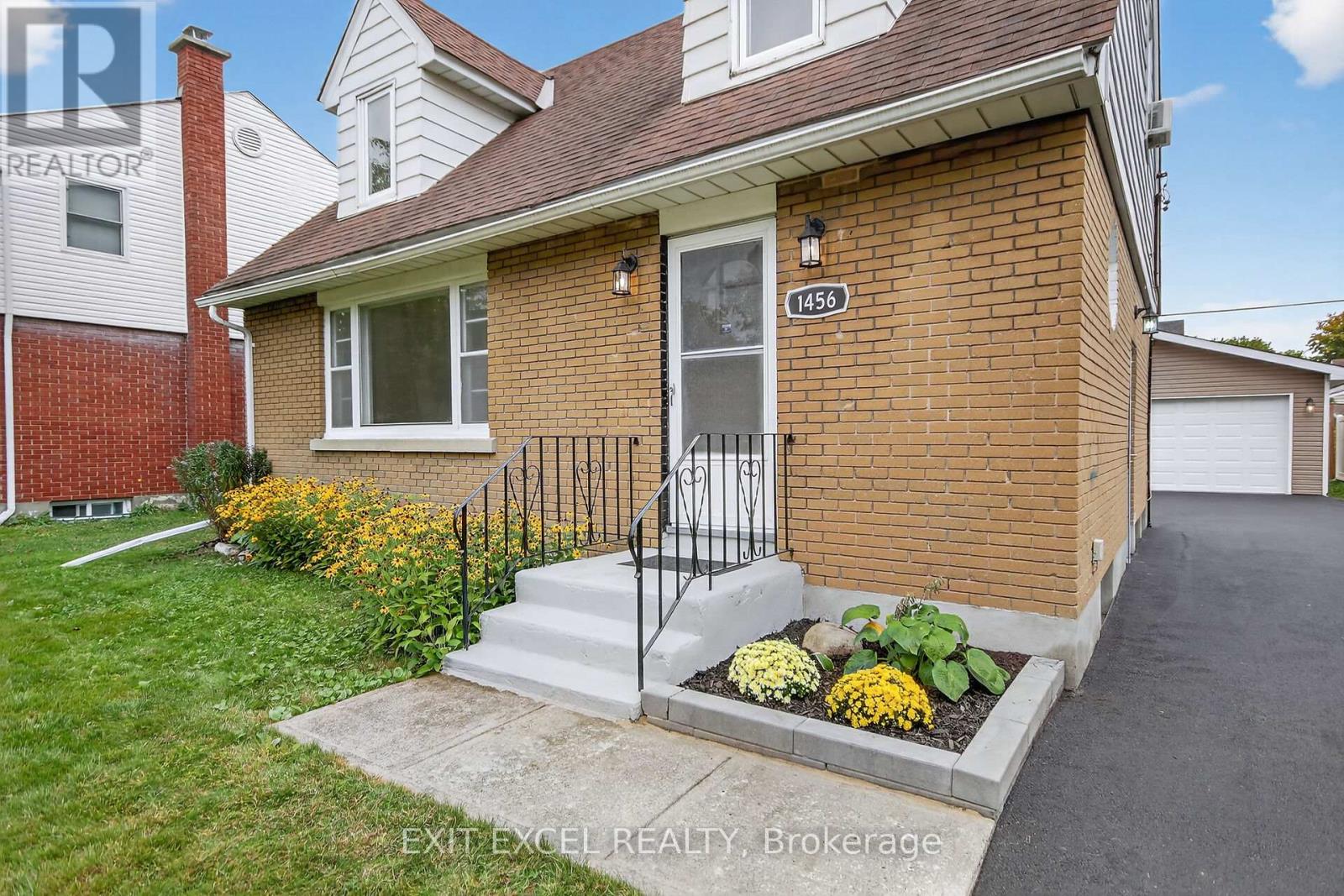 1456 Larose Avenue, Ottawa, Ontario  K1Z 7X8 - Photo 3 - X12425800