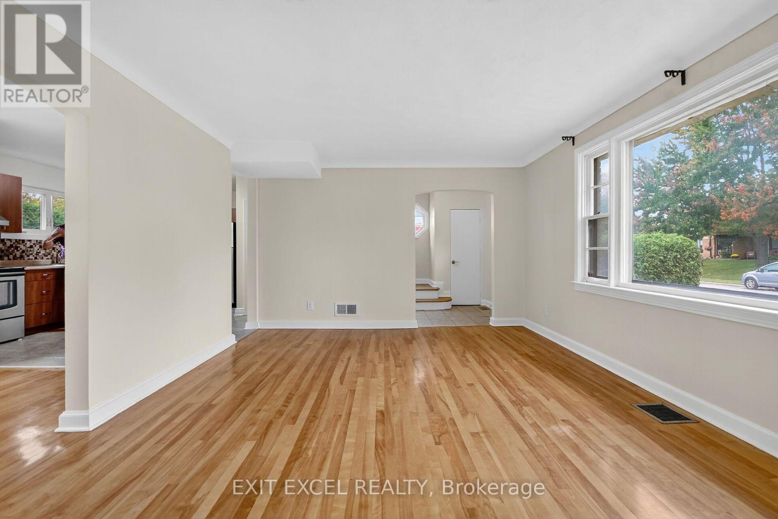 1456 Larose Avenue, Ottawa, Ontario  K1Z 7X8 - Photo 6 - X12425800
