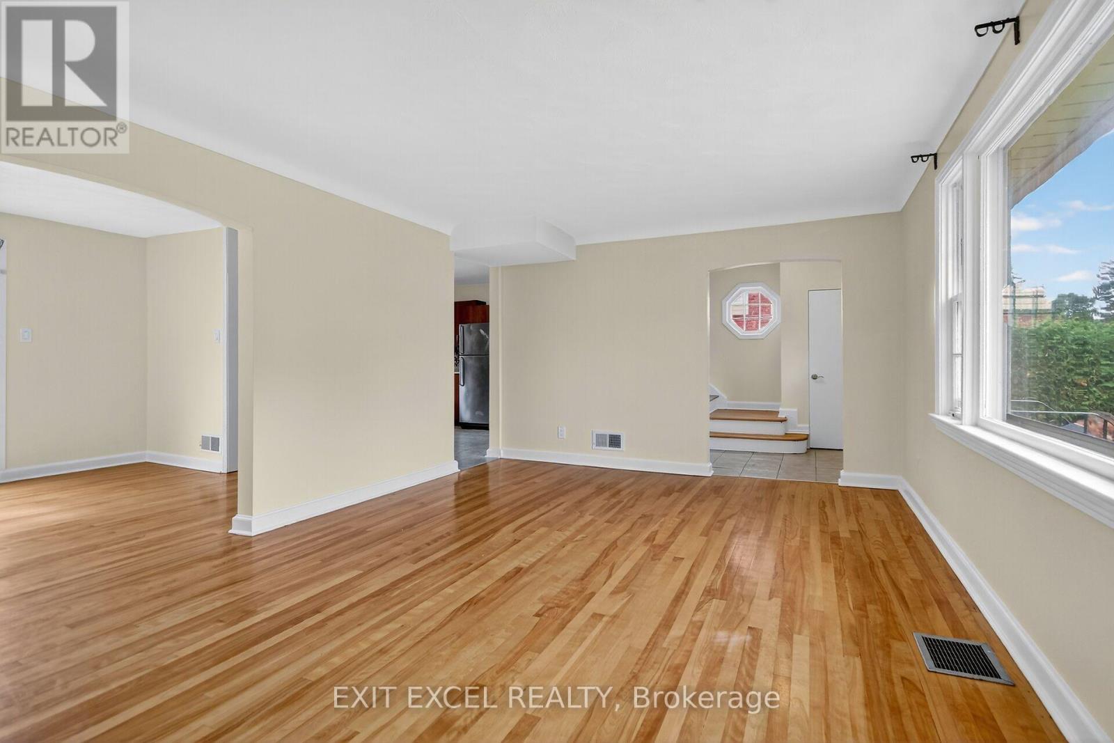 1456 Larose Avenue, Ottawa, Ontario  K1Z 7X8 - Photo 7 - X12425800